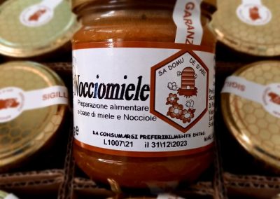 Barattoli di nocciomiele
